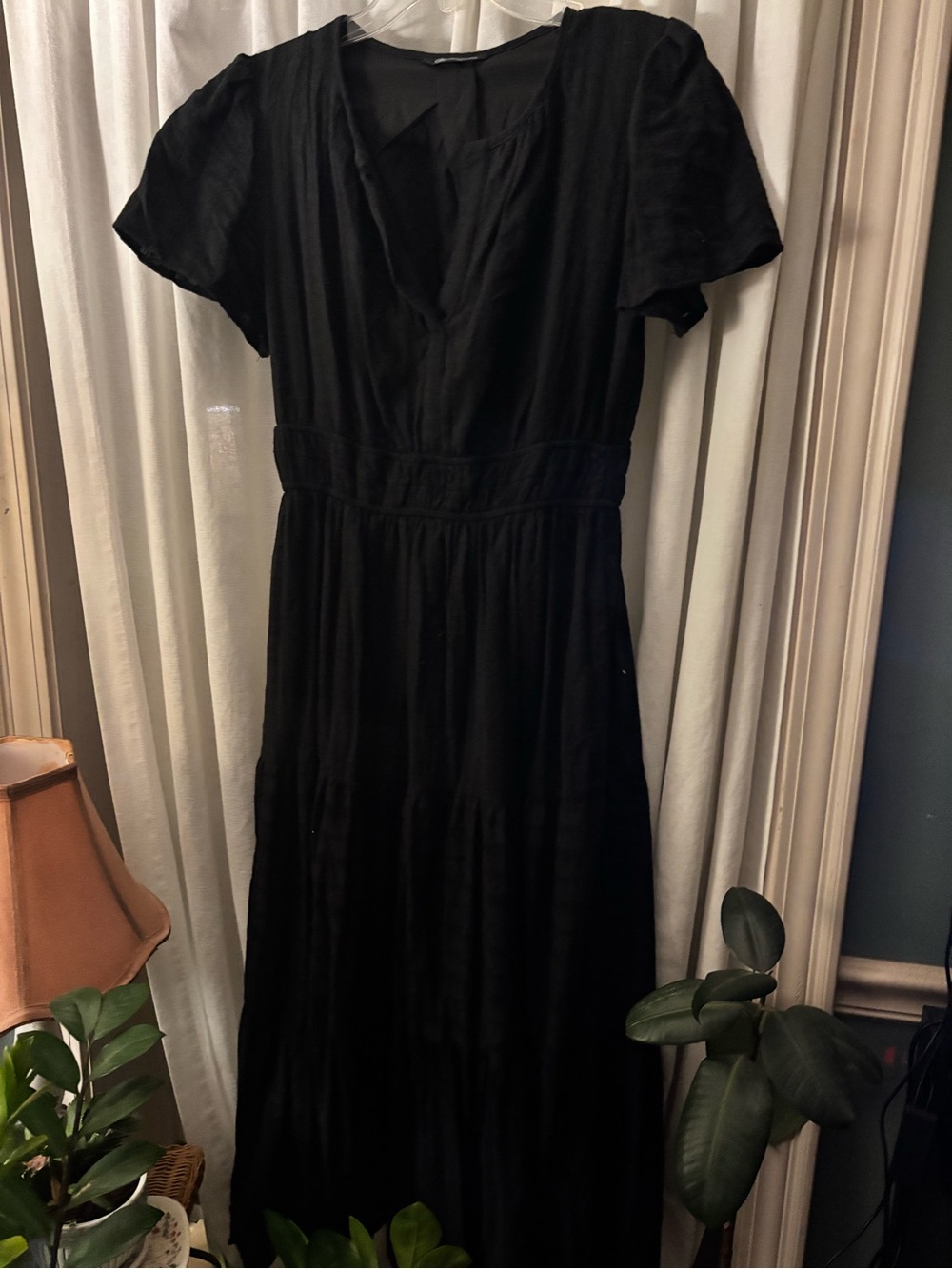 Classic Black Short-Sleeve Maxi Dress with Waist Seam